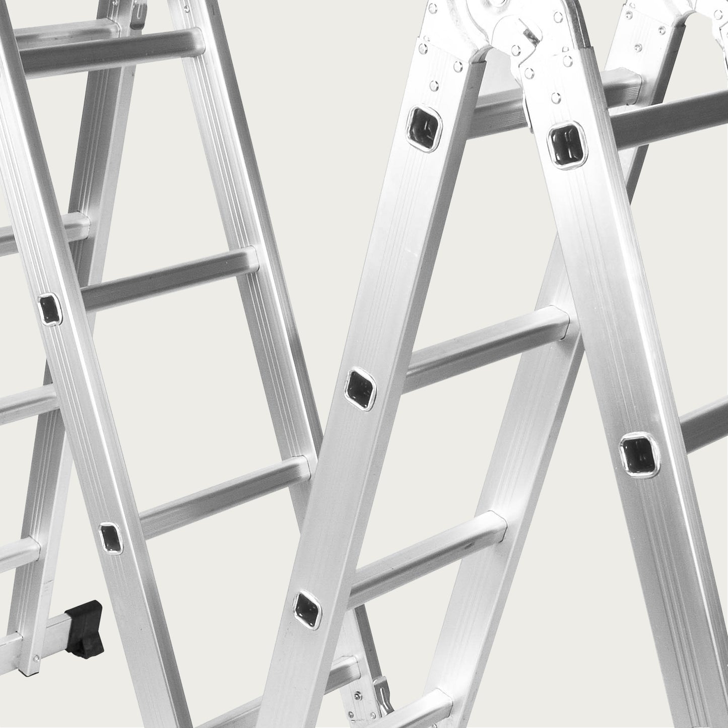 Escalera Plegable Multipropósito 16 Peldaños